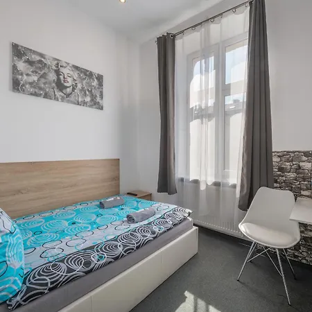 70s Albergue